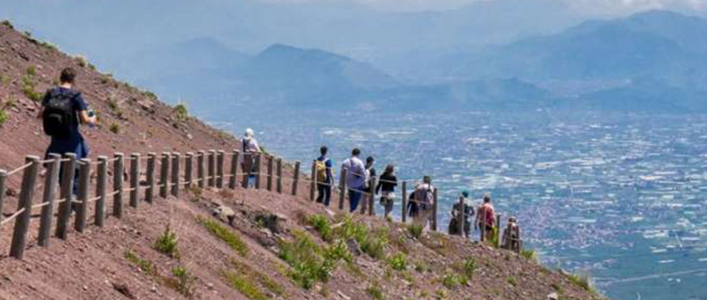 Mount Vesuvius, the sensation to be at the top the world